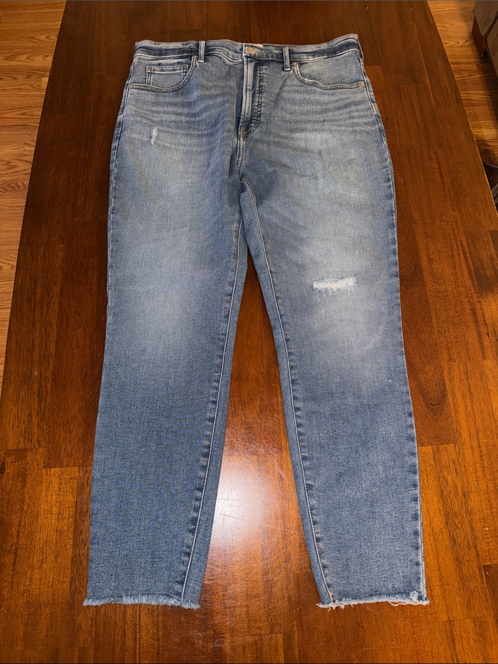 Everlane Ladies NWT The High Rise Skinny Jean. Distressed Medium blue wash. Sz32